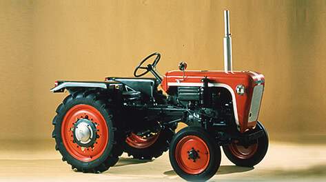 The　domestically made rider-driven tractor for dry-field farming, the type T15