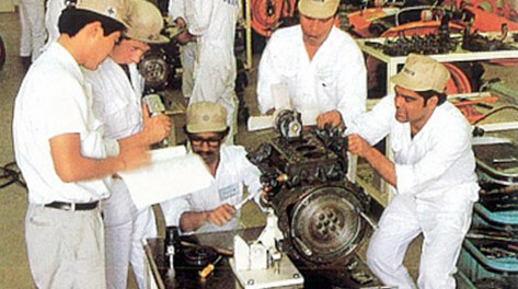 Trainees from overseas receiving technical training