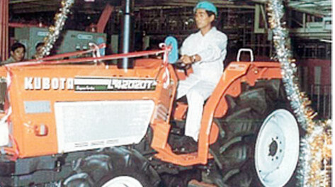 The achievement of 700,000 tractors built